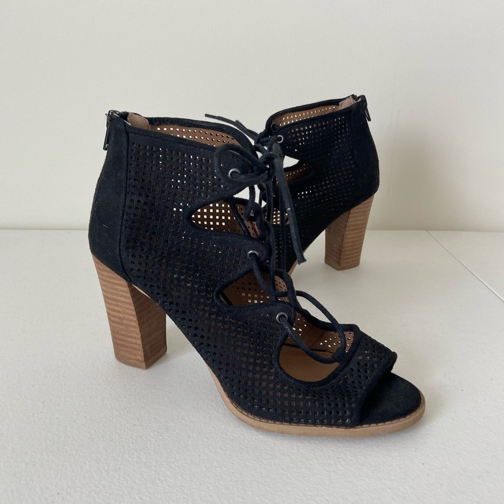 EUC | Report women’s cutout mesh lace‎ up heels — size 8